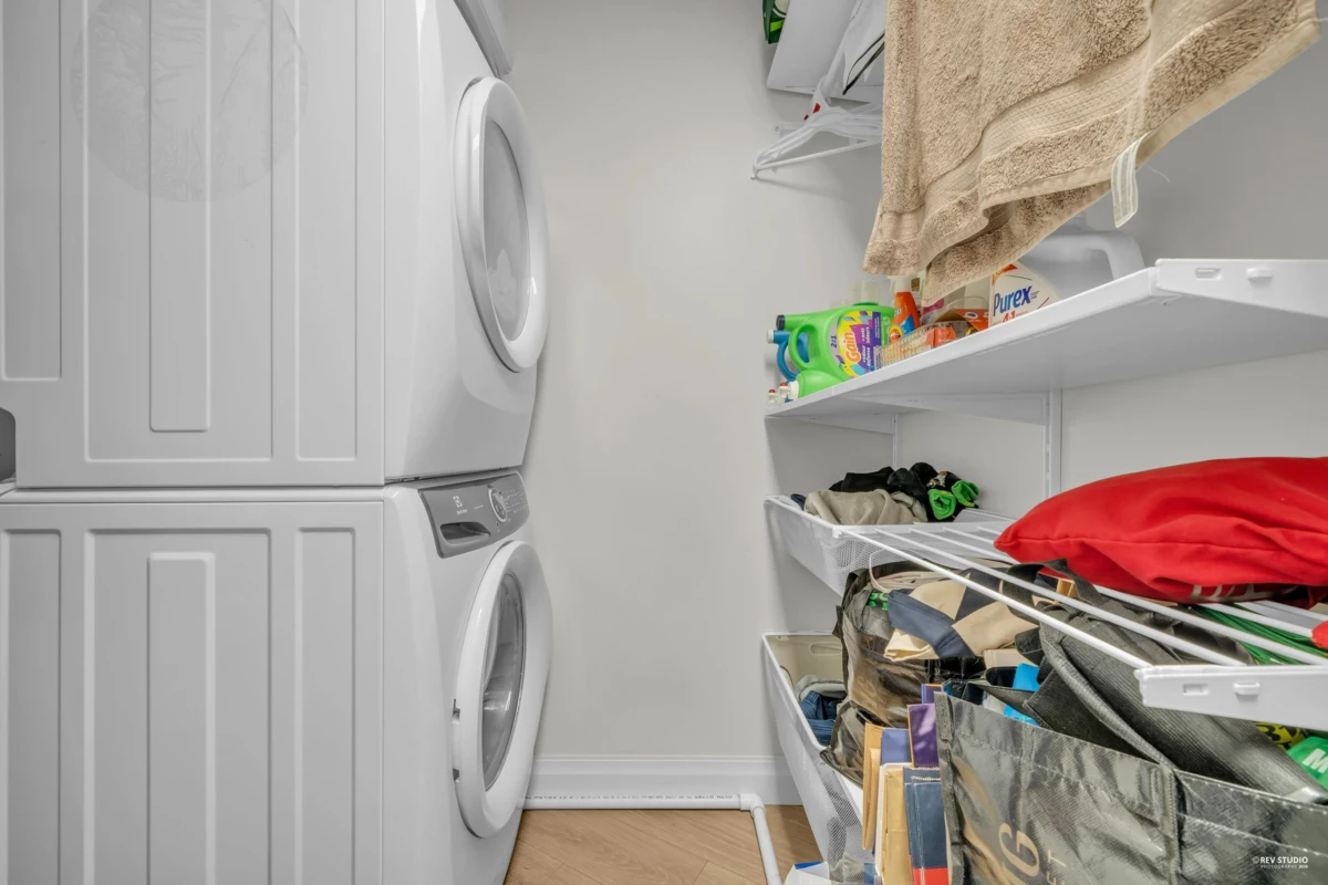 Primary Bathroom Photo of 14826 Holly Park Lane, Surrey, BC