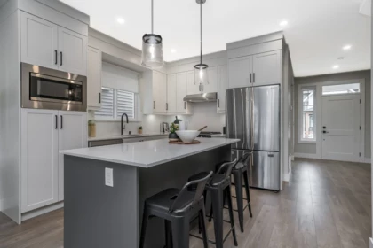Kitchen Island Photo of 20517 76 Avenue, Langley, BC