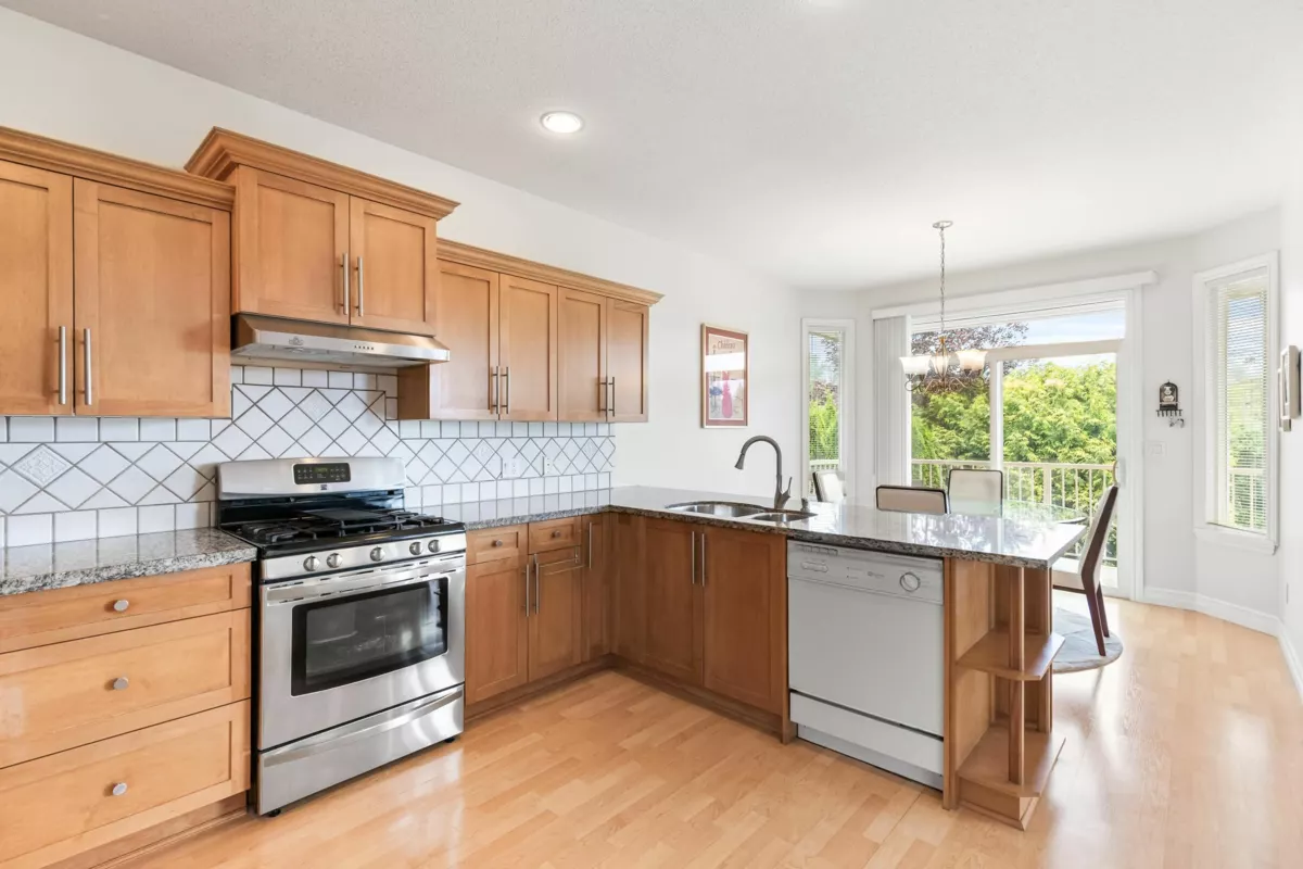 Breakfast Nook Photo of 11728 Creekside Street, Maple Ridge, BC