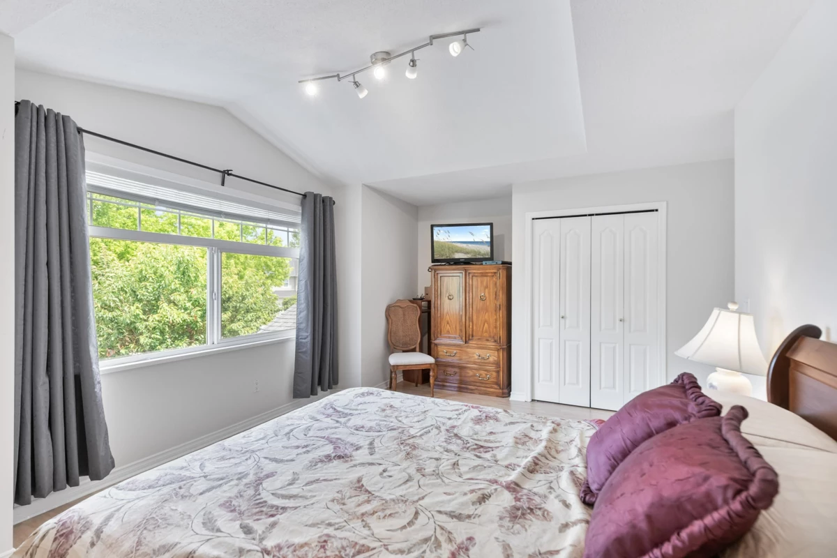 Entry Foyer Photo of 11728 Creekside Street, Maple Ridge, BC