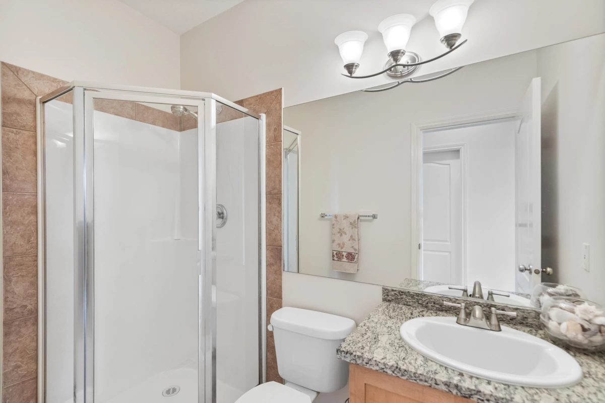 Guest Bathroom Photo of 11728 Creekside Street, Maple Ridge, BC