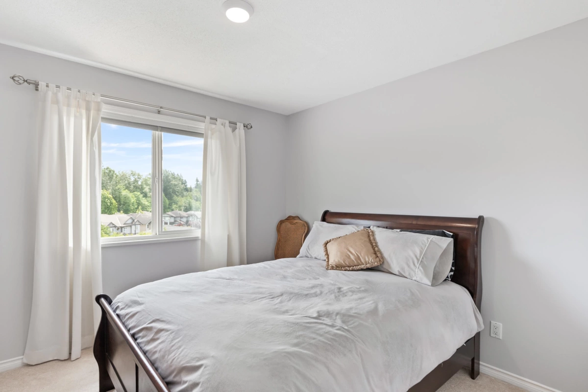 Hallway Photo of 11728 Creekside Street, Maple Ridge, BC