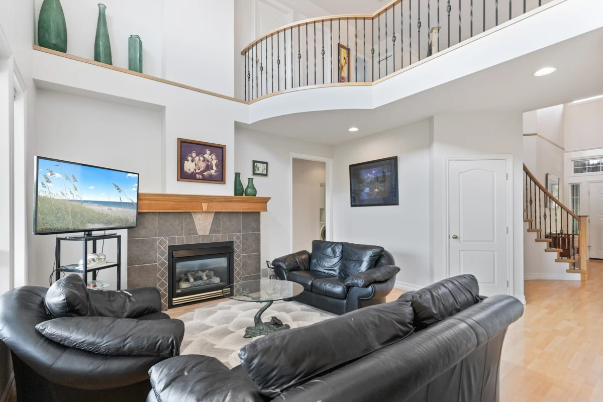 Walk-In Closet Photo of 11728 Creekside Street, Maple Ridge, BC