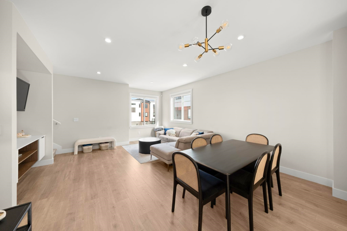 Entry Foyer Photo of 33 1639 162 Street, Surrey, BC