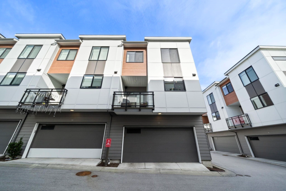 Family Room Photo of 33 1639 162 Street, Surrey, BC