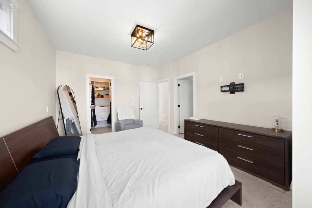 Kitchen Island Photo of 33 1639 162 Street, Surrey, BC
