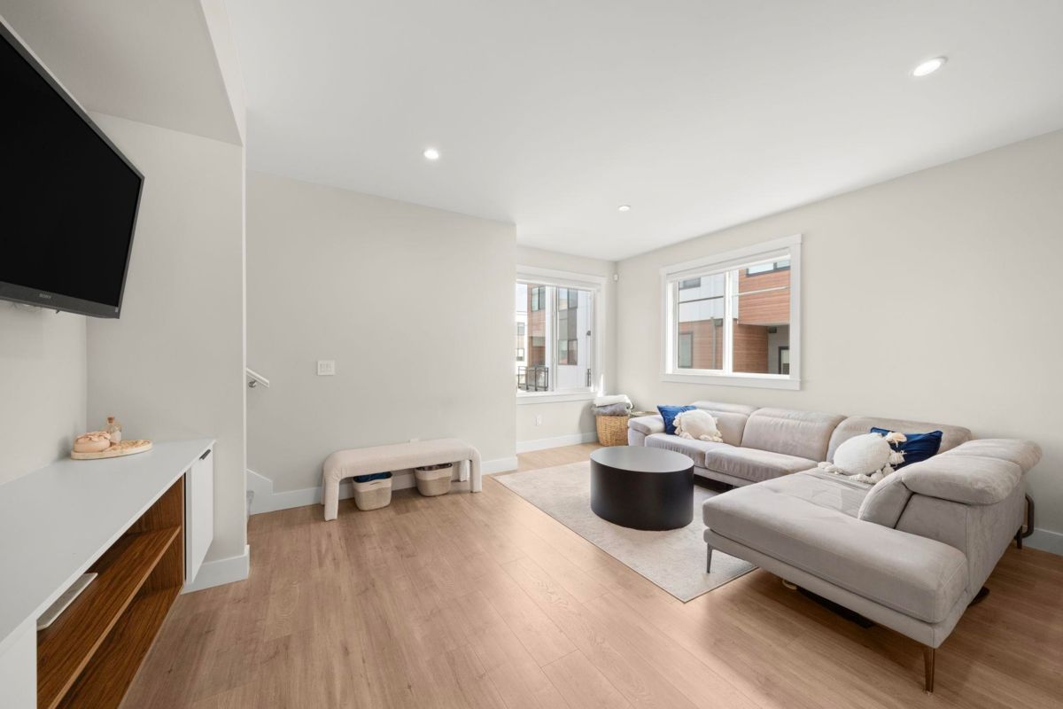 Loft / Bonus Room Photo of 33 1639 162 Street, Surrey, BC