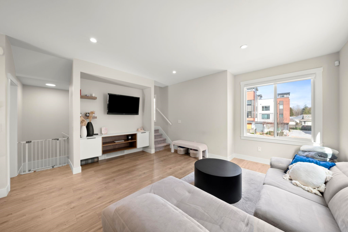 Mudroom Photo of 33 1639 162 Street, Surrey, BC