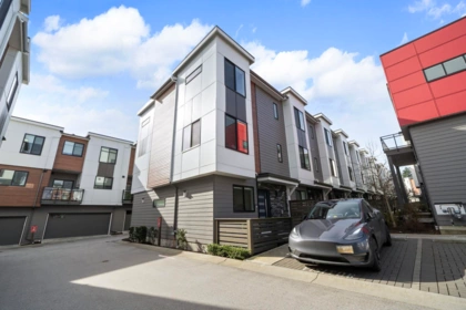 Front exterior of 33 1639 162 Street, Surrey, BC