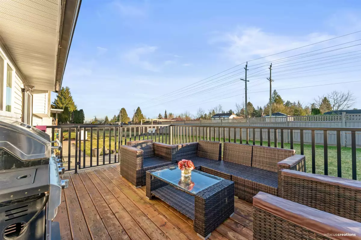 Dining Area Photo of 15796 95a Avenue, Surrey, BC