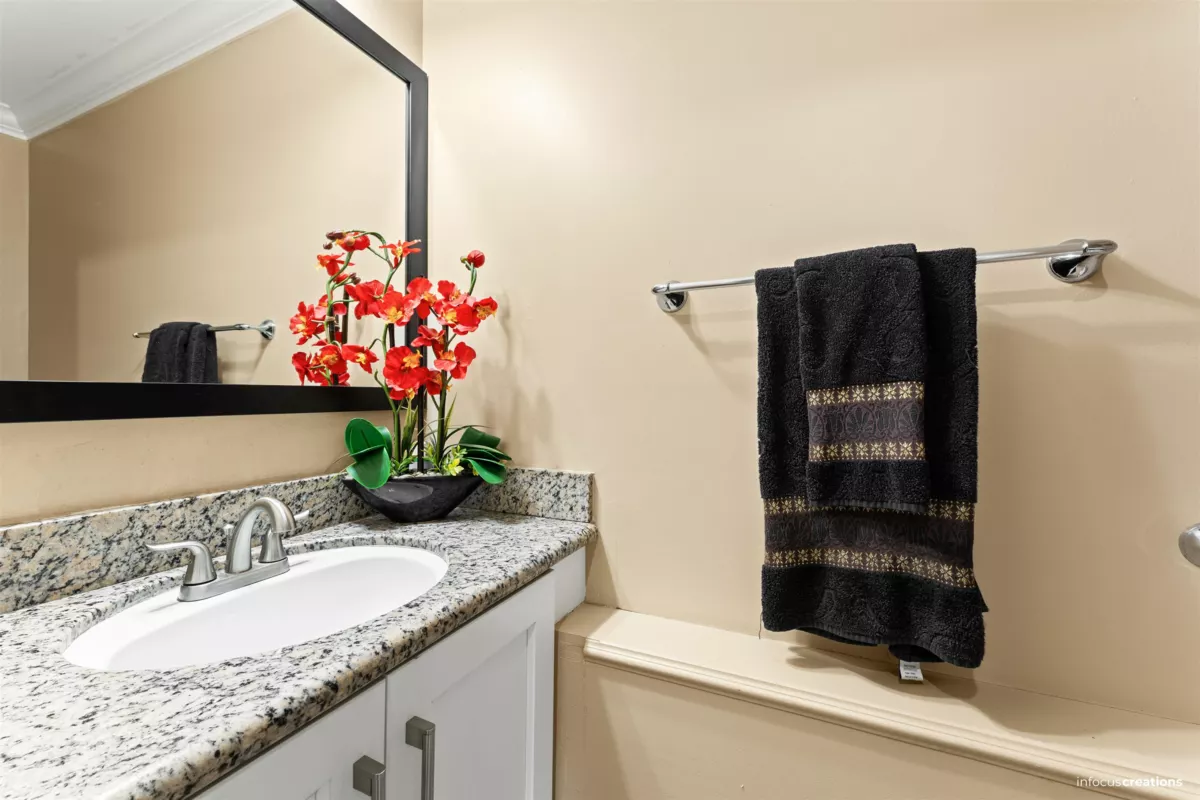 Guest Bathroom Photo of 15796 95a Avenue, Surrey, BC