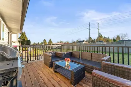 15796 95a Avenue, Surrey, BC
