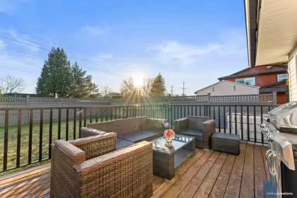 15796 95a Avenue, Surrey, BC