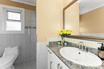 Mudroom Photo of 15796 95a Avenue, Surrey, BC