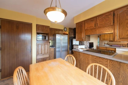 Basement Recreation Room Photo of 8846 Redrooffs Road, Halfmoon Bay, BC