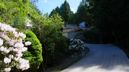 8846 Redrooffs Road, Halfmoon Bay, BC, Halfmoon Bay — Single Family Residence for sale