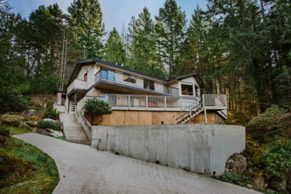 Kitchen Photo of 8846 Redrooffs Road, Halfmoon Bay, BC