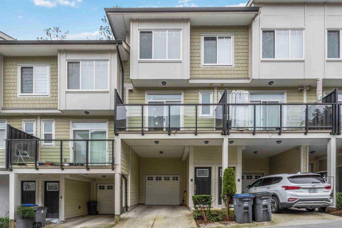 Living Room Photo of 36 13670 62 Avenue, Surrey, BC