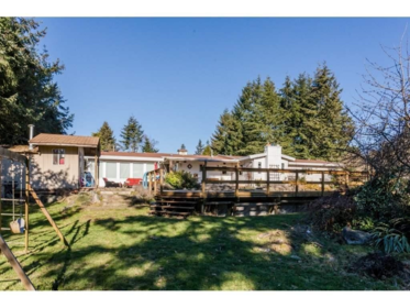 Kitchen Island Photo of 16910 23 Avenue, Surrey, BC