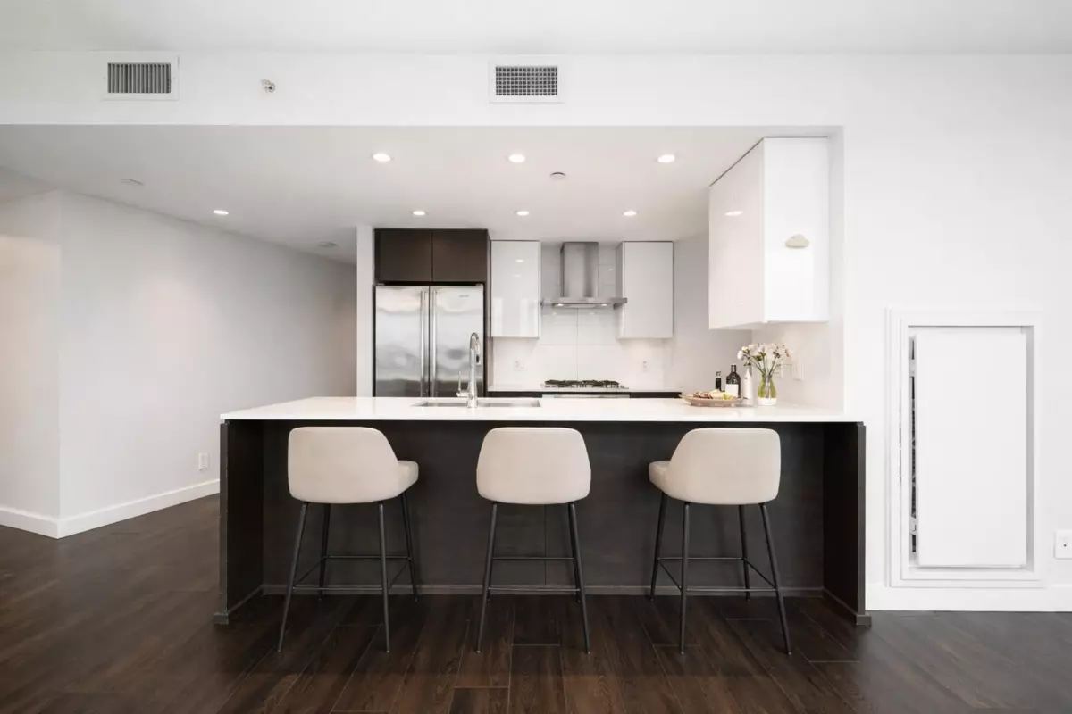 Dining Area Photo of 1726 1618 Quebec Street, Vancouver, BC