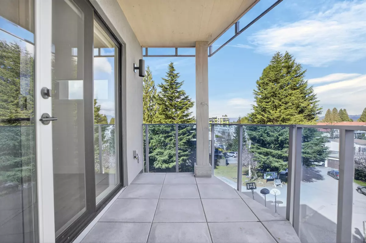 Dining Area Photo of 401 33160 Plaxton Crescent, Abbotsford, BC
