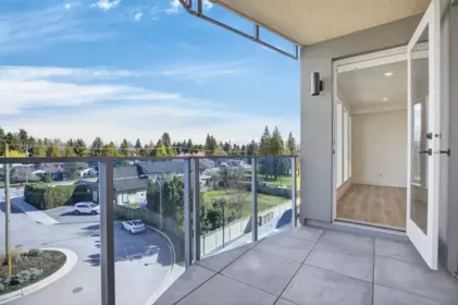 Kitchen Photo of 401 33160 Plaxton Crescent, Abbotsford, BC