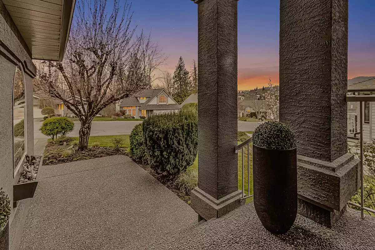 Living Room Photo of 3550 Mckinley Drive, Abbotsford, BC
