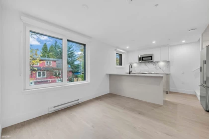 Primary Bathroom Photo of 108 2085 E 1 Avenue, Vancouver, BC