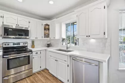 Kitchen Photo of 18816 121b Avenue, Pitt Meadows, BC