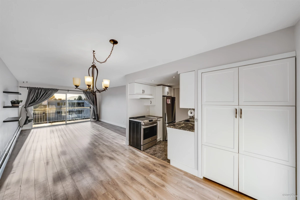Dining Area Photo of 320 3080 Lonsdale Avenue, North Vancouver, BC