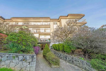 Swimming Pool Photo of 320 3080 Lonsdale Avenue, North Vancouver, BC