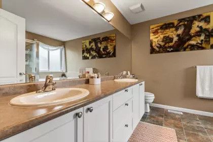 Entry Foyer Photo of 19152 68b Avenue, Surrey, BC