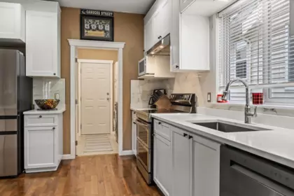 Walk-In Closet Photo of 19152 68b Avenue, Surrey, BC