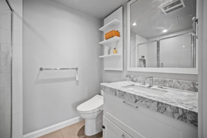 Mudroom Photo of 2005 520 Como Lake Avenue, Coquitlam, BC