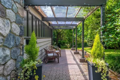 Front Yard Photo of 1580 Mathers Avenue, West Vancouver, BC