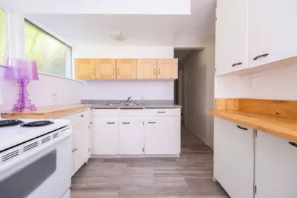 Hallway Photo of 1580 Mathers Avenue, West Vancouver, BC