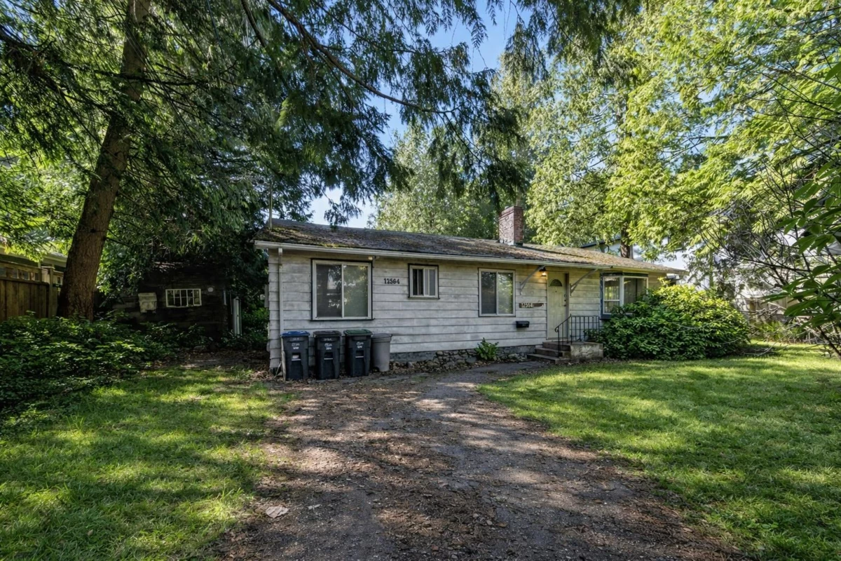 Living Room Photo of 12564 25 Avenue, Surrey, BC