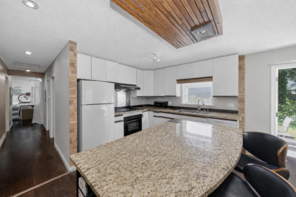 Kitchen Photo of 12564 25 Avenue, Surrey, BC