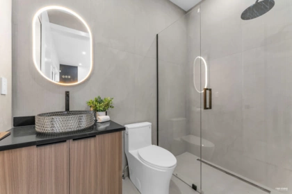 Primary Bathroom Photo of 15871 111a Avenue, Surrey, BC