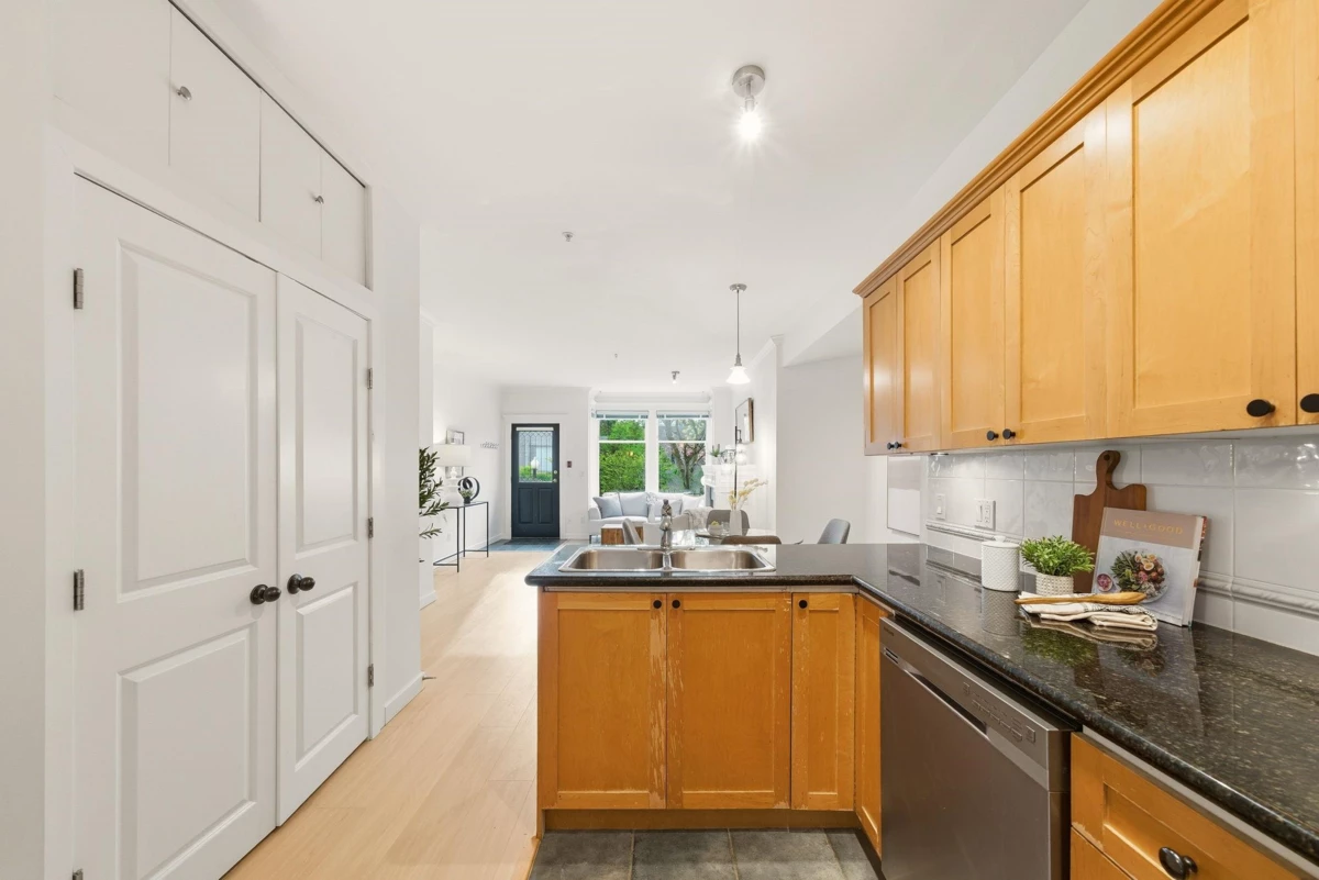 Dining Area Photo of 2608 Yukon Street, Vancouver, BC