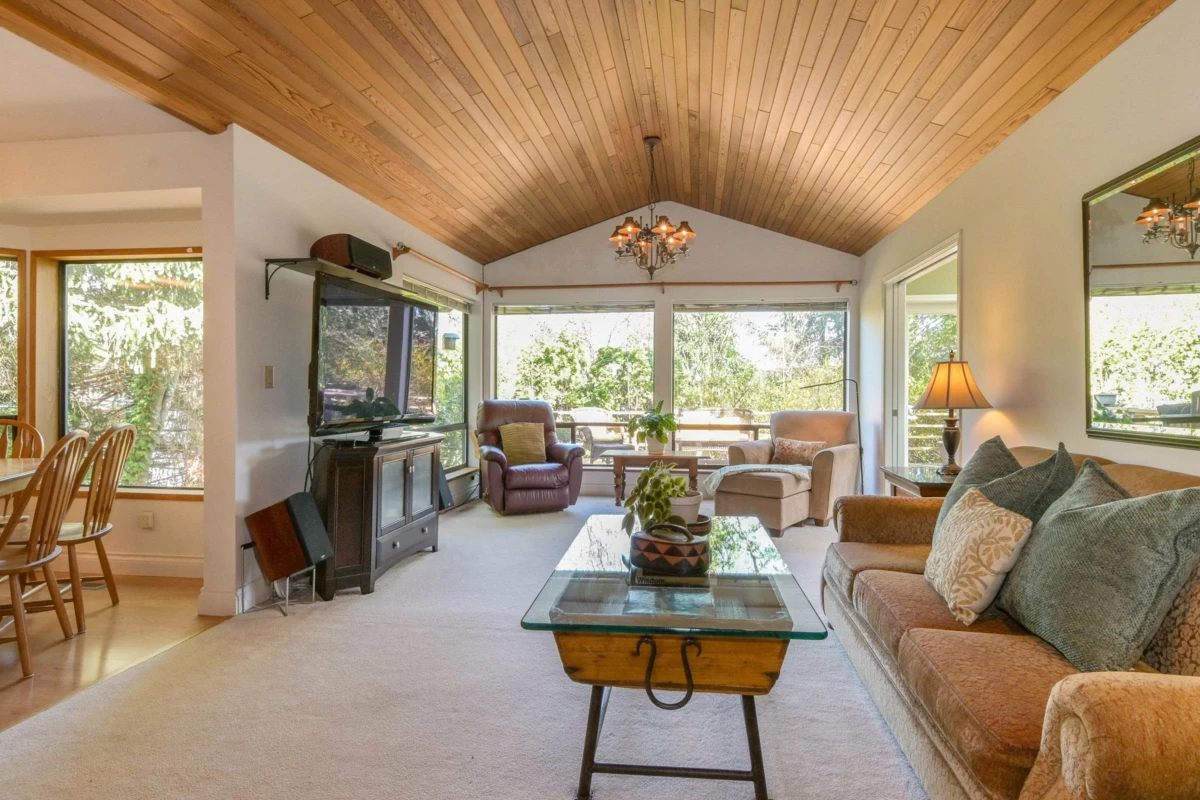 Living Room Photo of 15342 Killarney Court, Surrey, BC