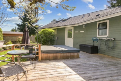 Front Yard Photo of 15342 Killarney Court, Surrey, BC