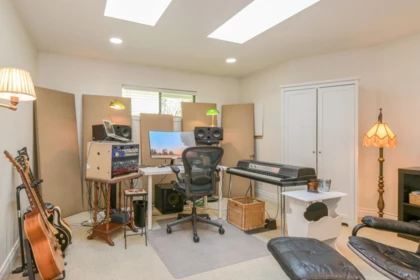 Mudroom Photo of 15342 Killarney Court, Surrey, BC