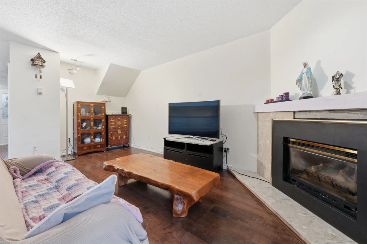 Dining Area Photo of 4290 Bridgewater Crescent, Burnaby, BC