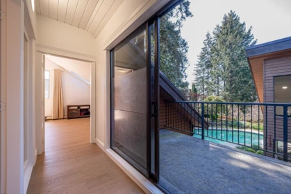 Entry Foyer Photo of 5260 Kew Road, West Vancouver, BC