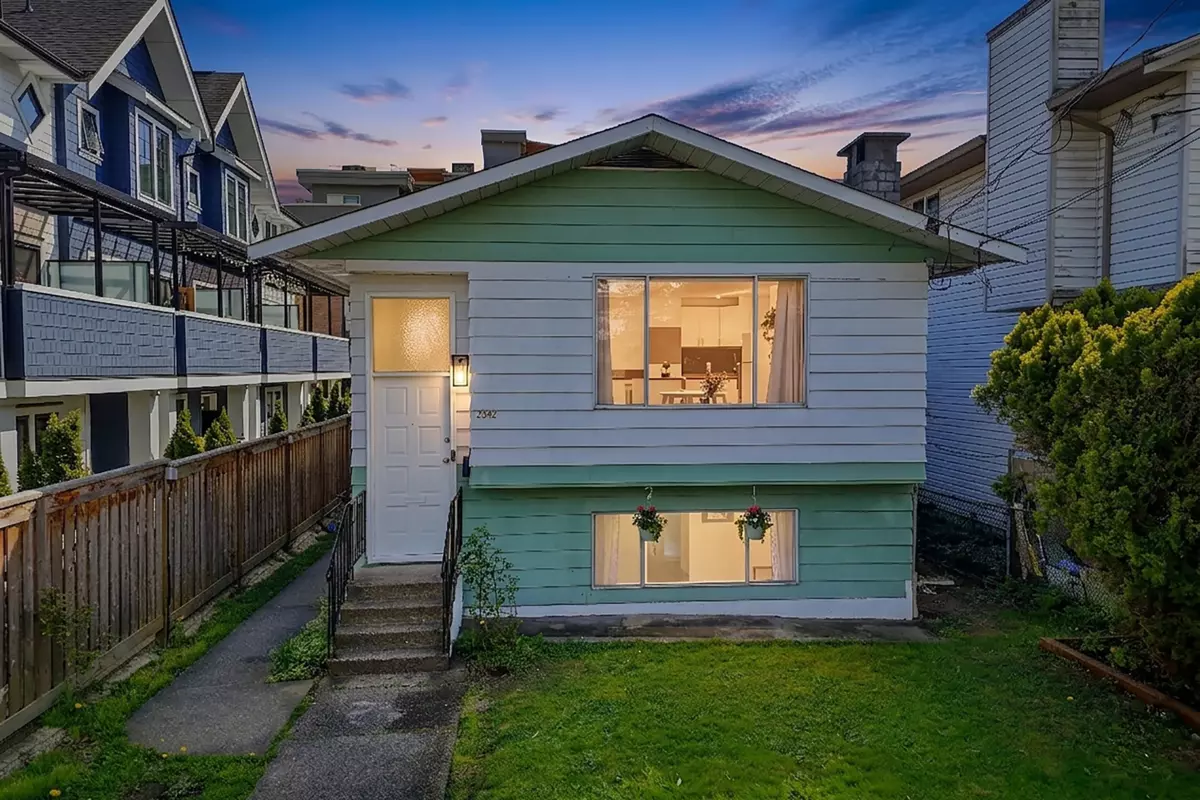 Family Room Photo of 2342 Kelly Avenue, Port Coquitlam, BC