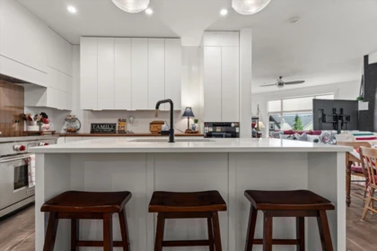 Kitchen Island Photo of 209 5384 Tyee Lane, Chilliwack, BC