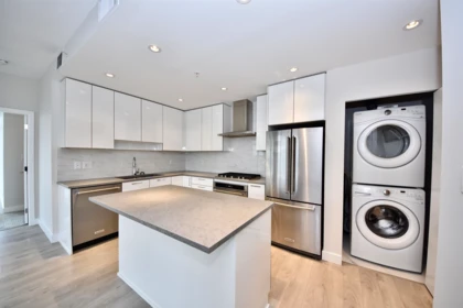 Kitchen Island Photo of 2405 1788 Gilmore Avenue, Burnaby, BC