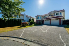 8879 141b Street, Surrey, BC
