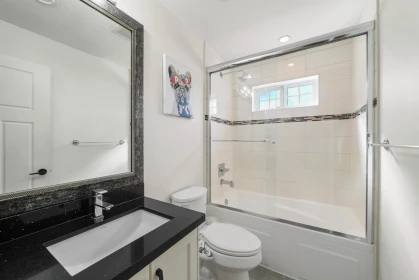 Entry Foyer Photo of 12502 58a Avenue, Surrey, BC